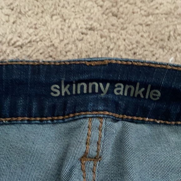 EUC Skinny Ankle jeans - Picture 3 of 5